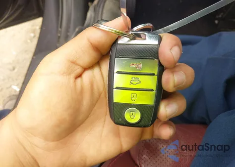 2017 Kia Optima Lx Turbo z USA, uszkodzony, nr VIN 5XXGT4L16HG175235